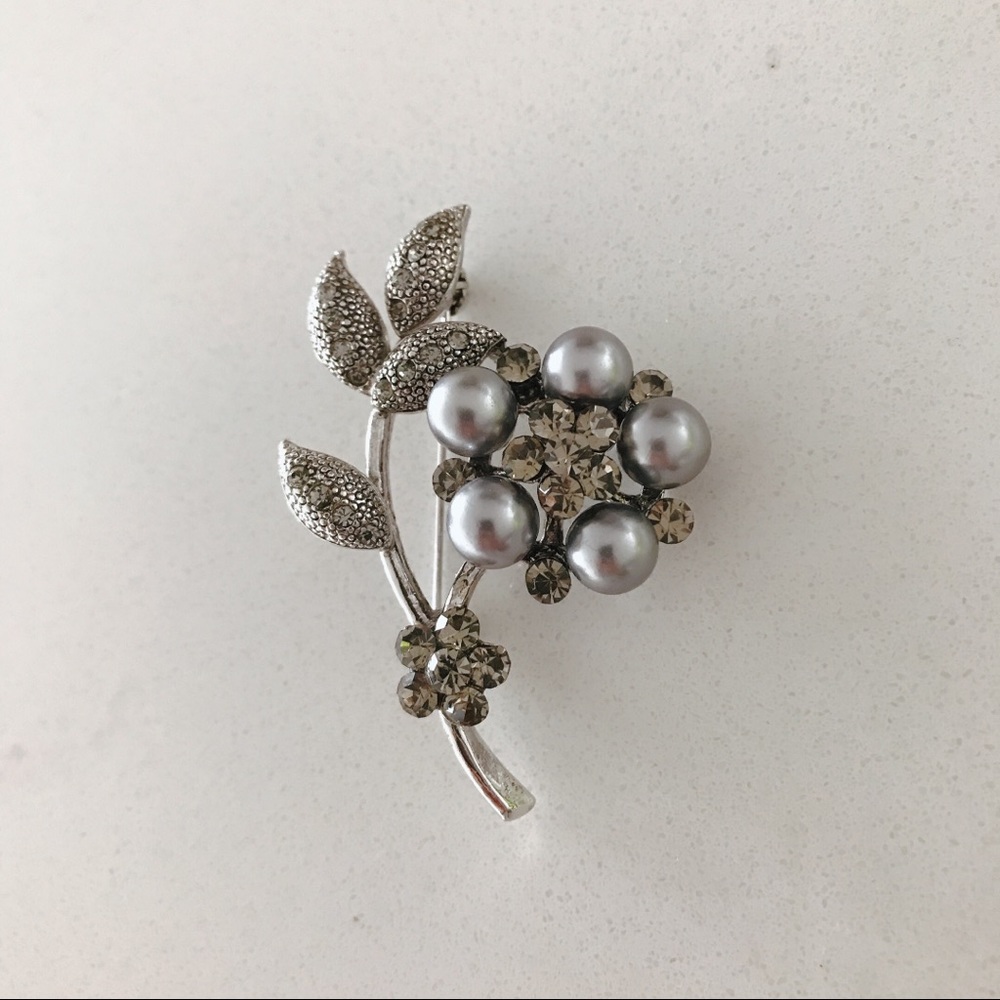 Pretty vintage brooch